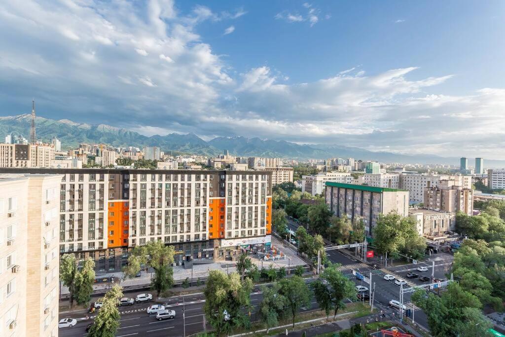Квартира С Видом На Горы Almaty Ngoại thất bức ảnh