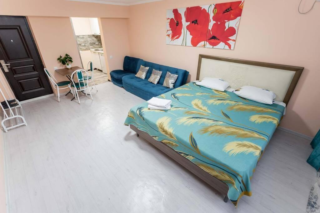 Квартира С Видом На Горы Almaty Ngoại thất bức ảnh