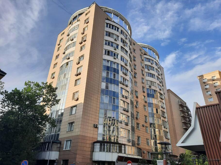 Квартира С Видом На Горы Almaty Ngoại thất bức ảnh