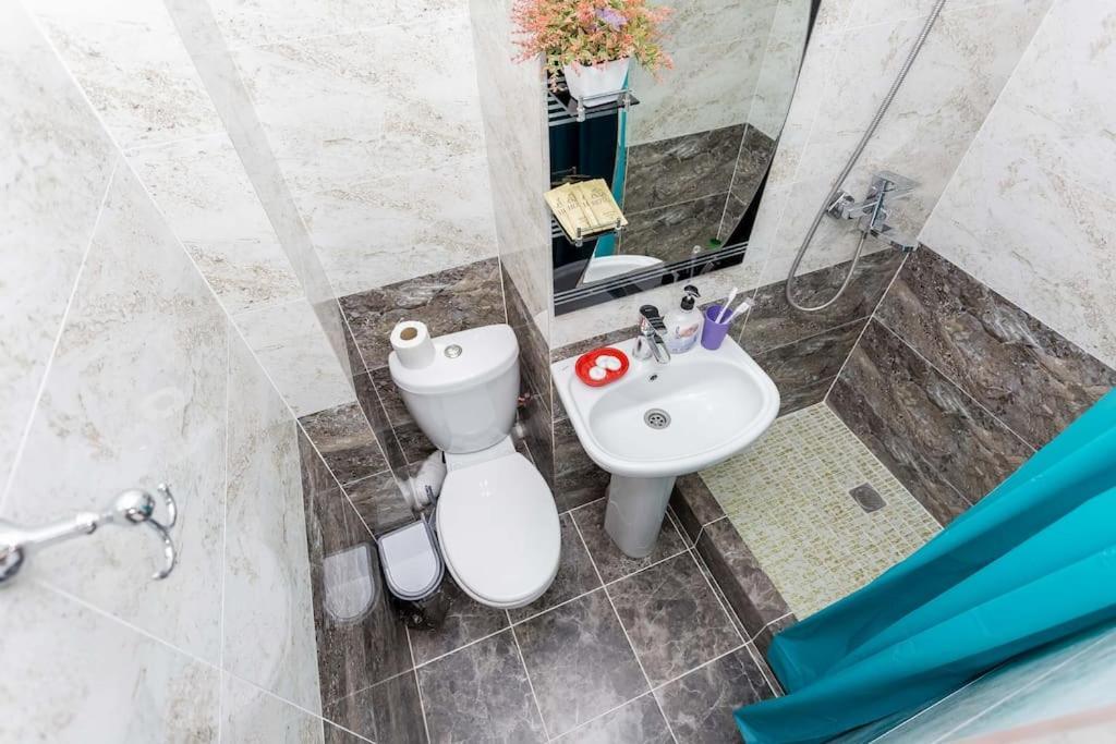 Квартира С Видом На Горы Almaty Ngoại thất bức ảnh